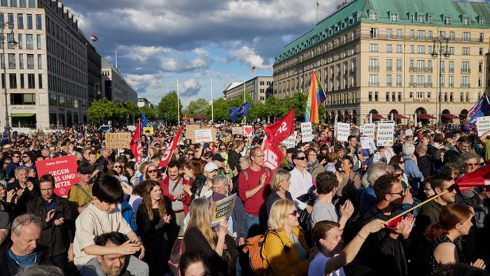 Protest: Demo in Berlin und Dresden nach Angriffen auf Politiker